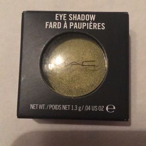 MAC Eyeshadow- Lucky Green Veluxe Pearl